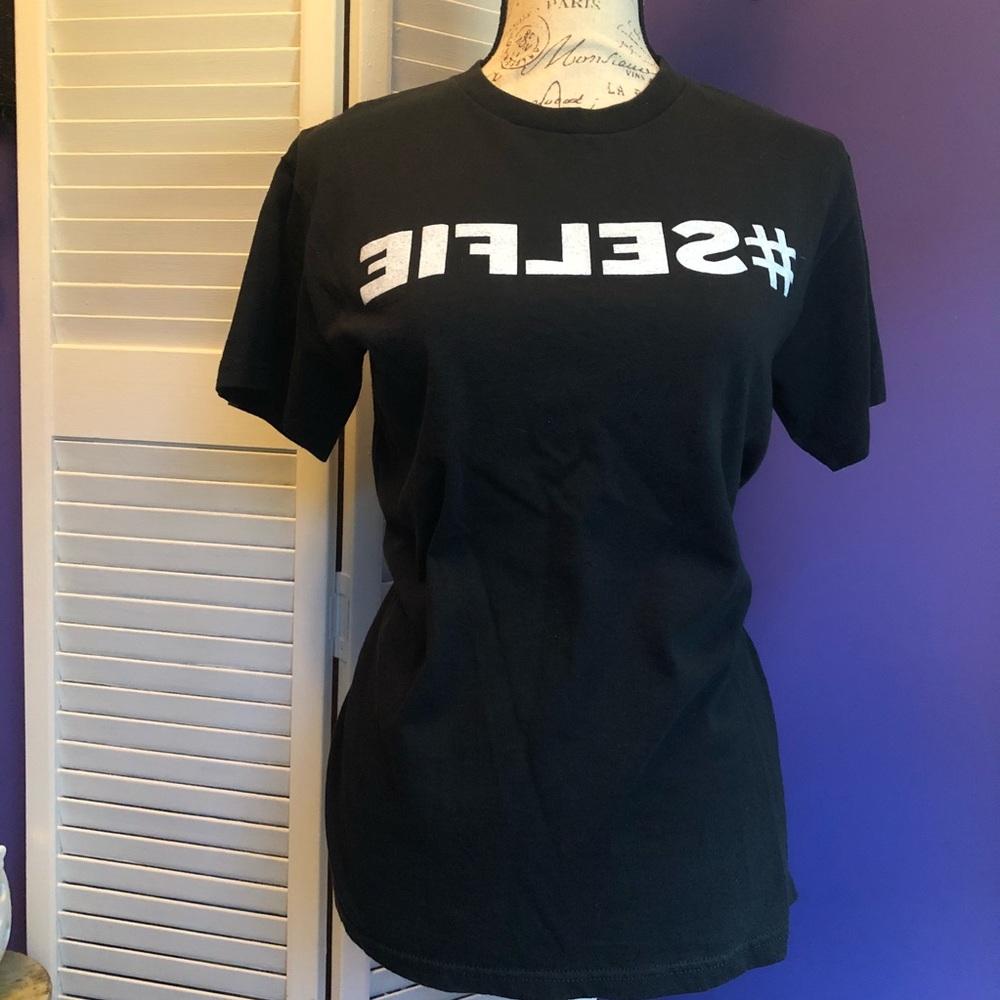 ‼️DONATING DEC. 14‼️#selfie T-Shirt - Picture 1 of 3